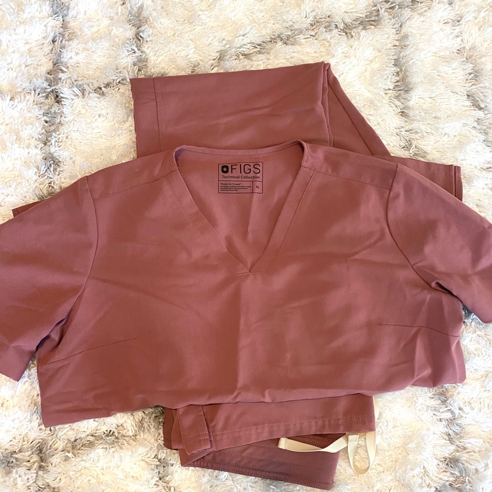 Women Mauve Figs Scrub Set